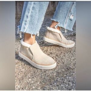 TOMS Paxton Water-Resistant Slip-Ons Size 8 GUC SB1